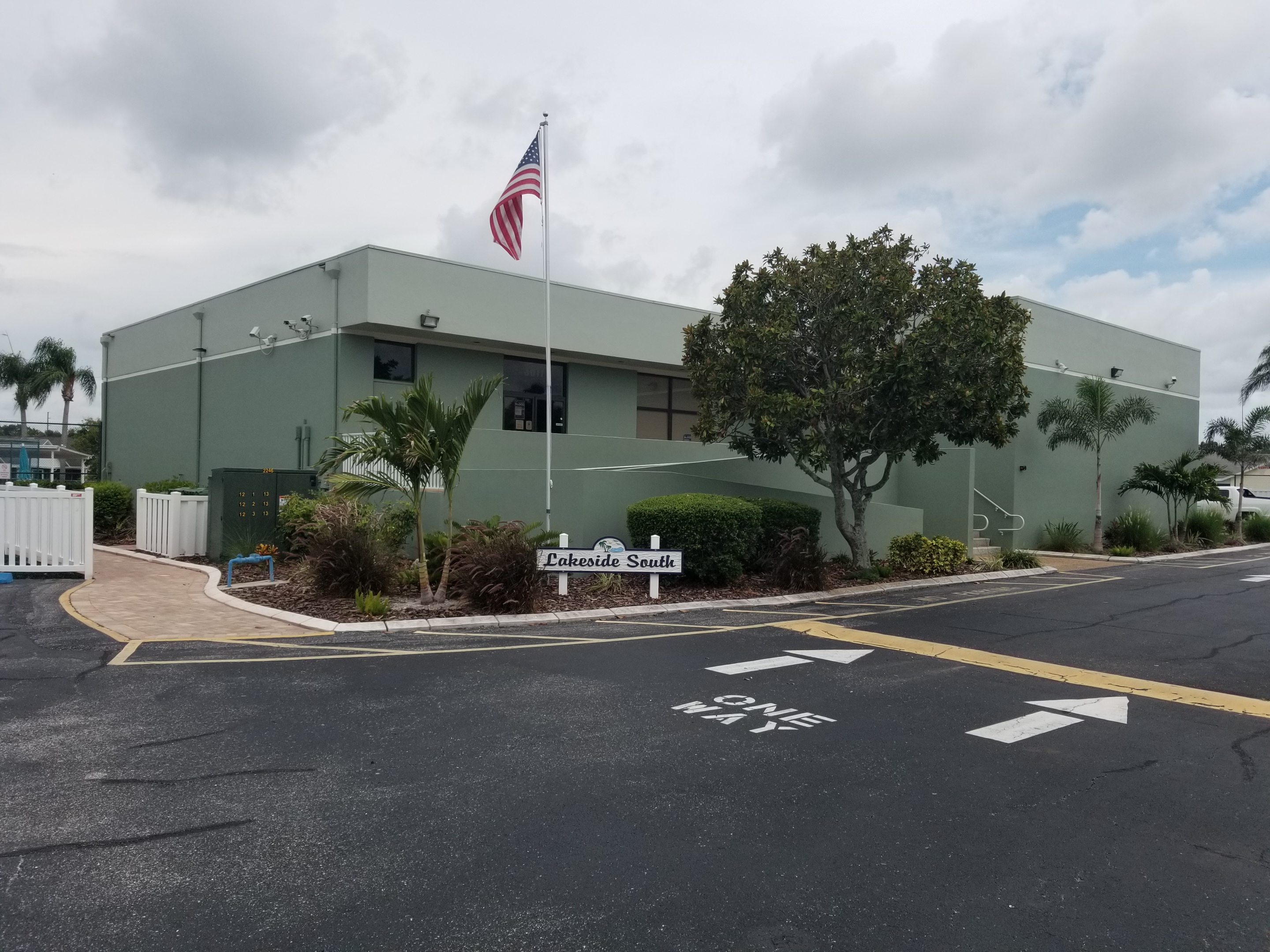 200-clubhouse distant